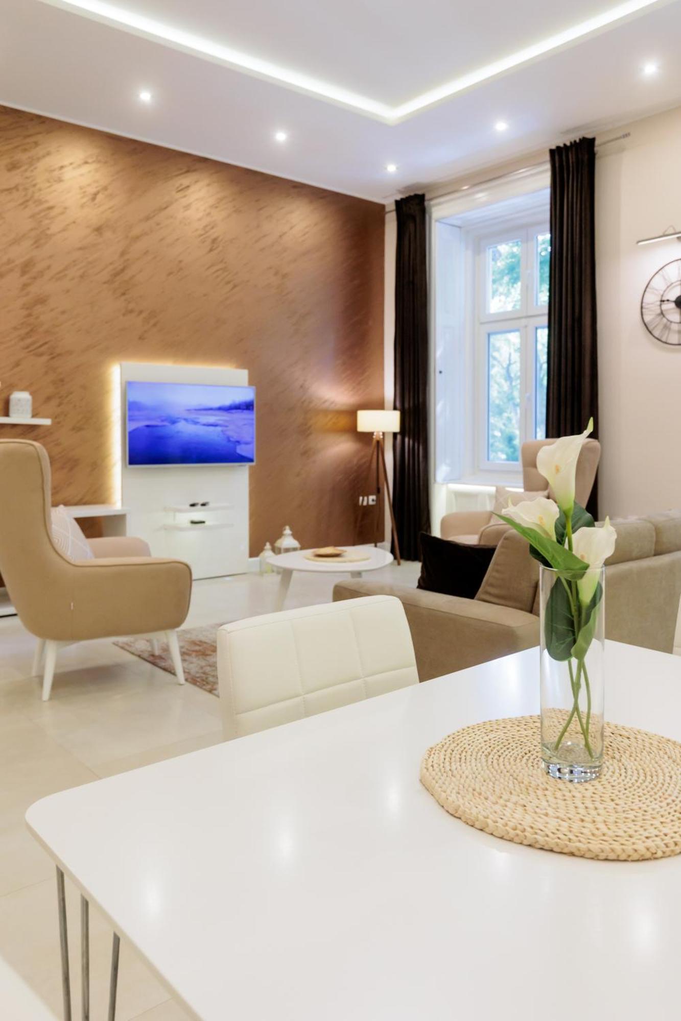 סובוטיקה Apartman Mirakul מראה חיצוני תמונה