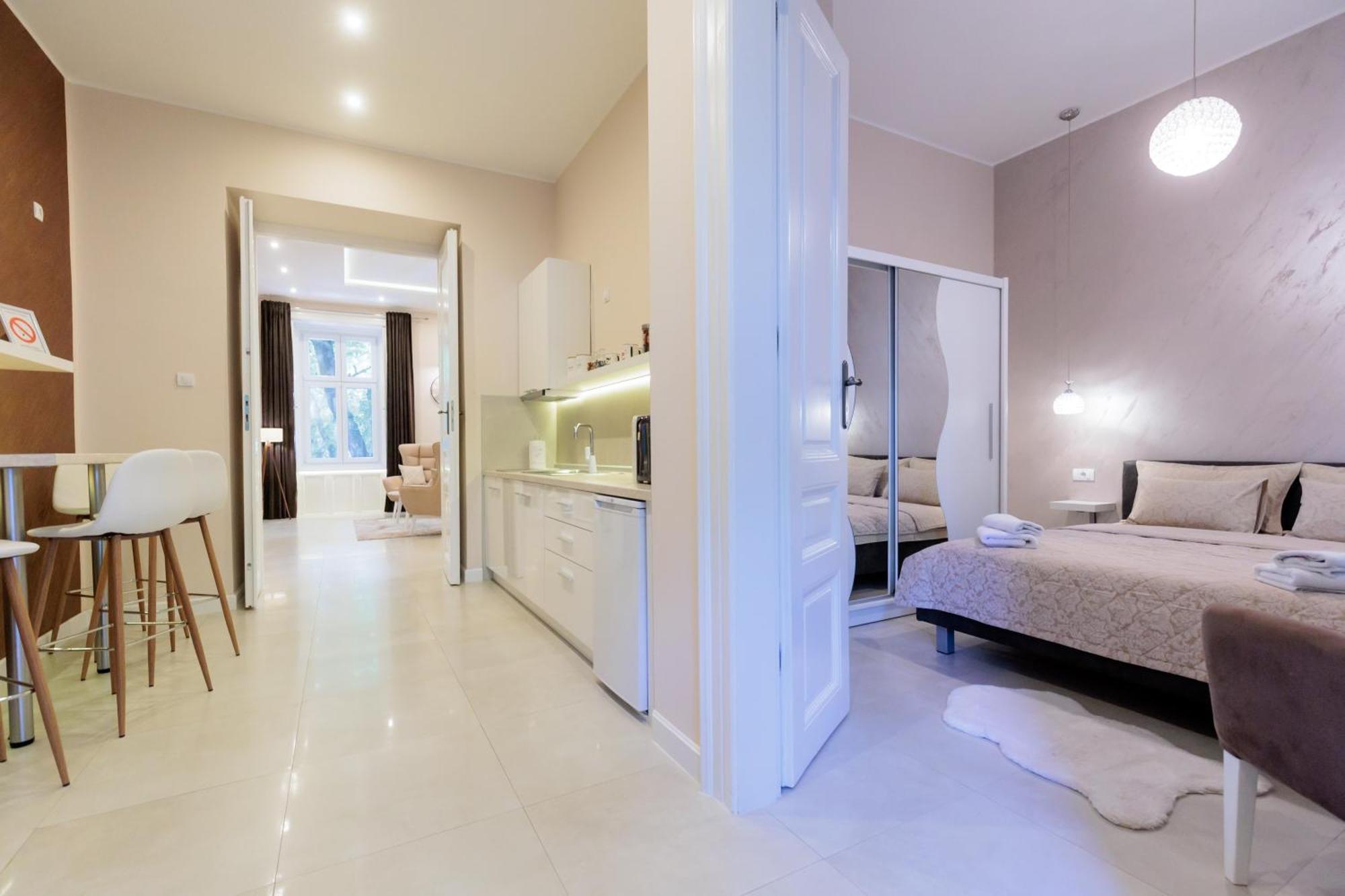 סובוטיקה Apartman Mirakul מראה חיצוני תמונה